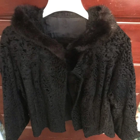 Women’s Persian Lambs Fur black jacket/Mink Fur around the collar. size Medium - Picture 2 of 3